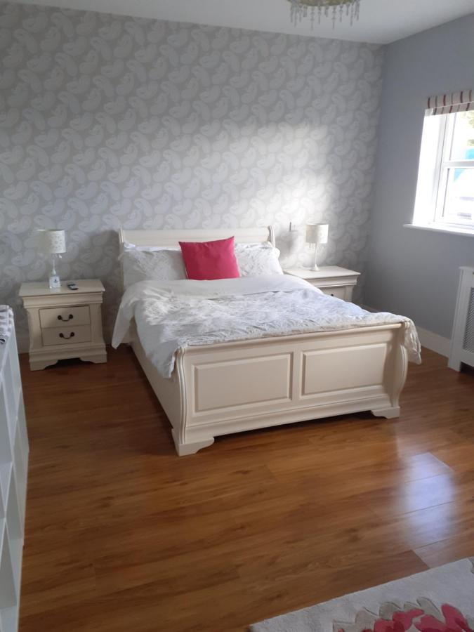 Private Room In Superb House Bed 1 Nobber Экстерьер фото