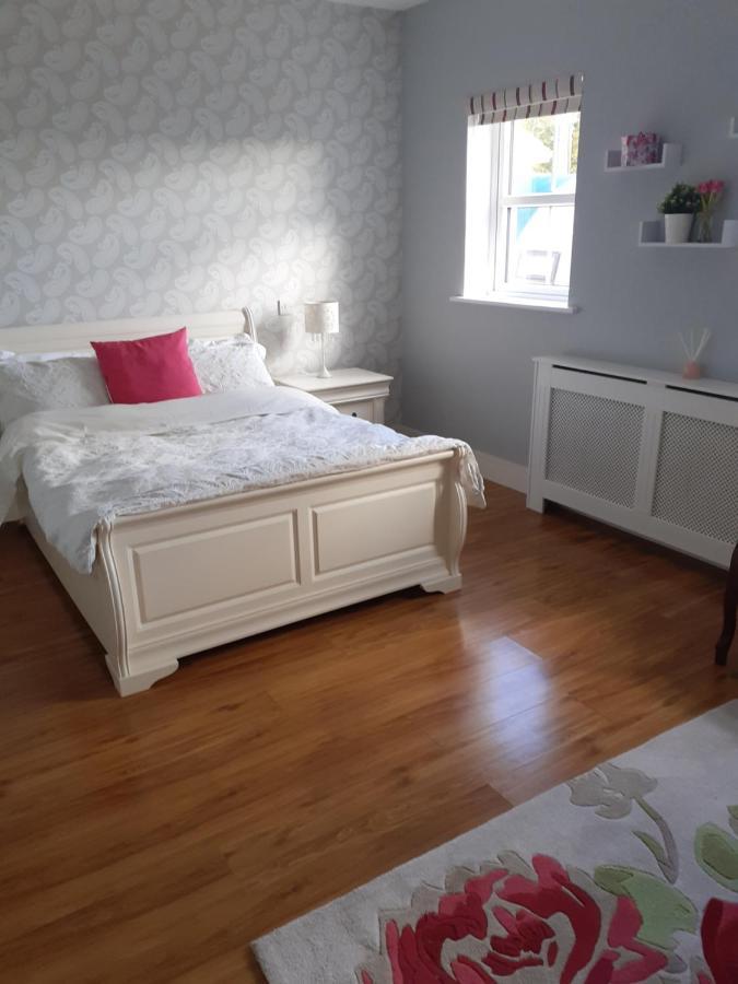 Private Room In Superb House Bed 1 Nobber Экстерьер фото