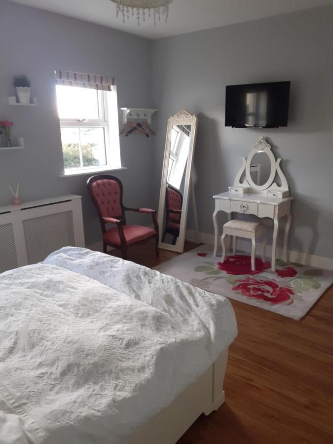 Private Room In Superb House Bed 1 Nobber Экстерьер фото